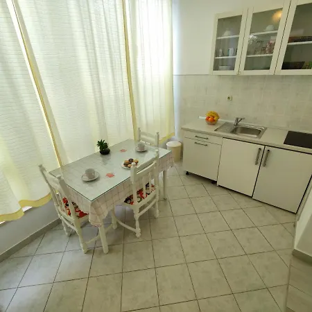 Cosey Studio For 2 Free Private Parking Apartamento Makarska