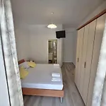 Cosey For 2 Free Private Parking
