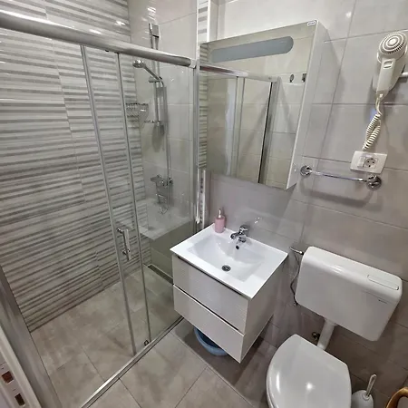 Appartamento Cosey For 2 Free Private Parking Makarska