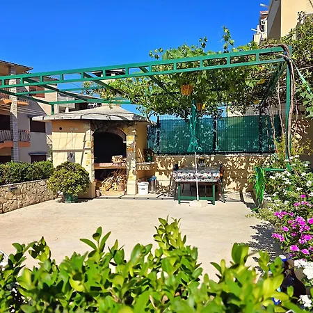 Cosey For 2 Free Private Parking ماكارسكا