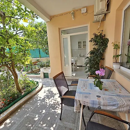 Cosey For 2 Free Private Parking דירה מאקרסקה